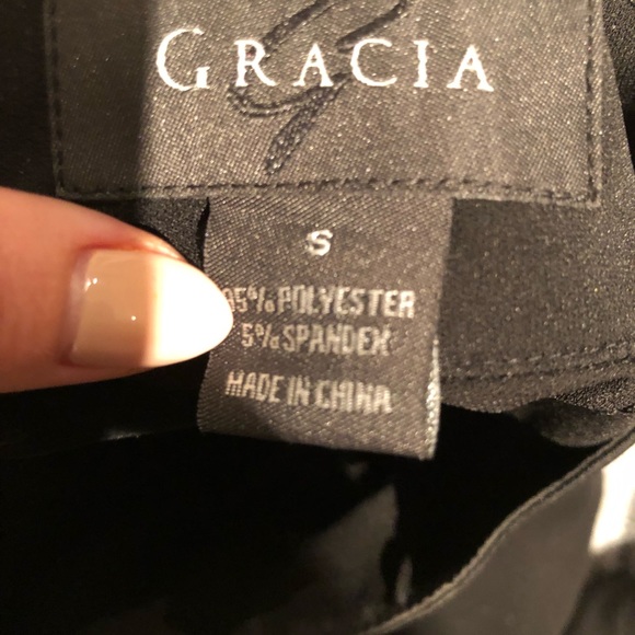 Fun black blouse with ruffle sleeves! - Picture 5 of 5